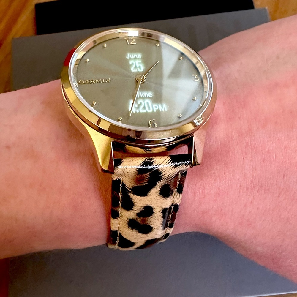 Garmin 24K Gold Vivomove style LUXE Stainless Steel Smart watch.